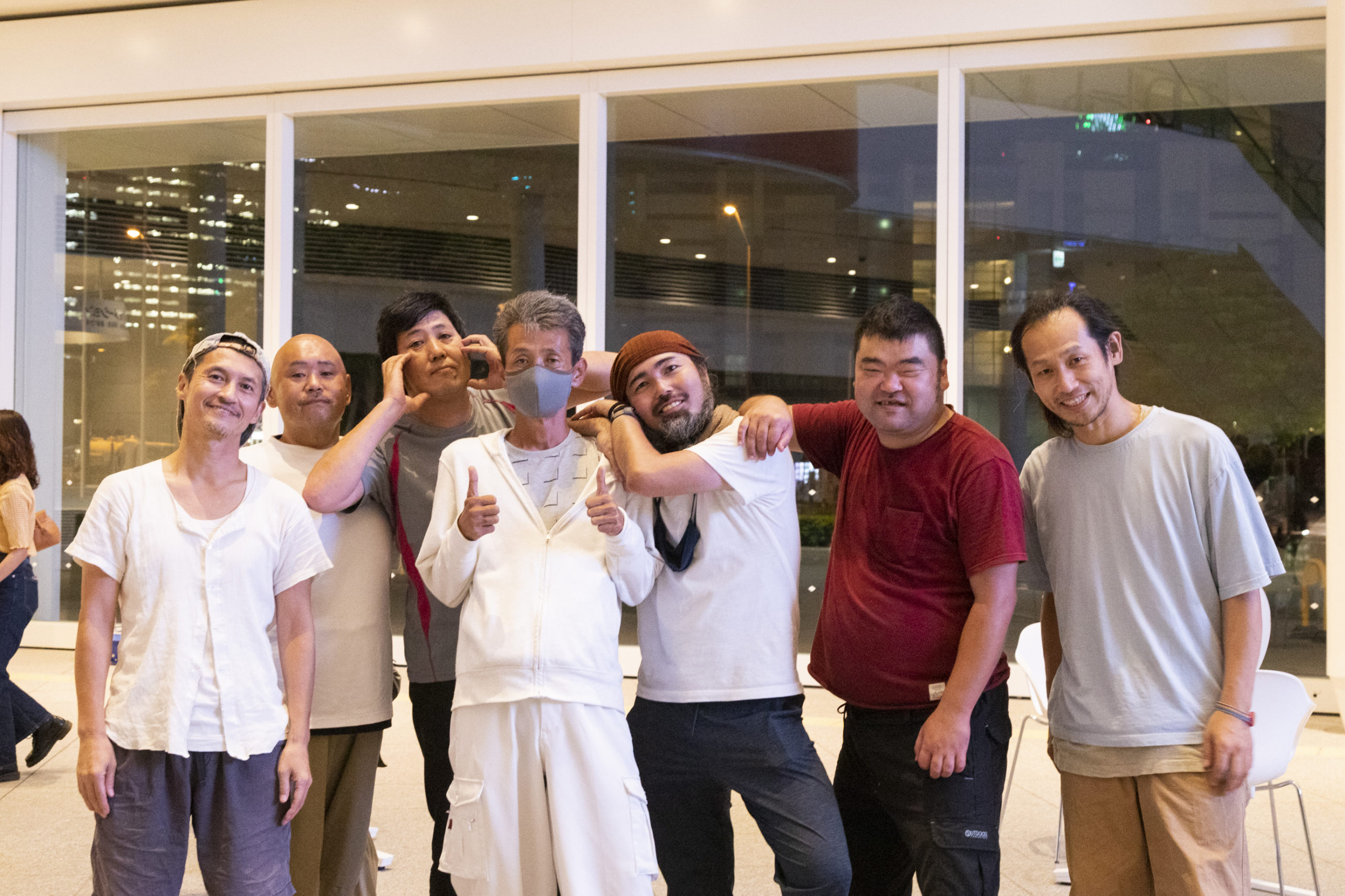 横浜市役所パフォーマンス 共演者・西原尚氏と新人Hソケリッサ！メンバー photo:岡本千尋