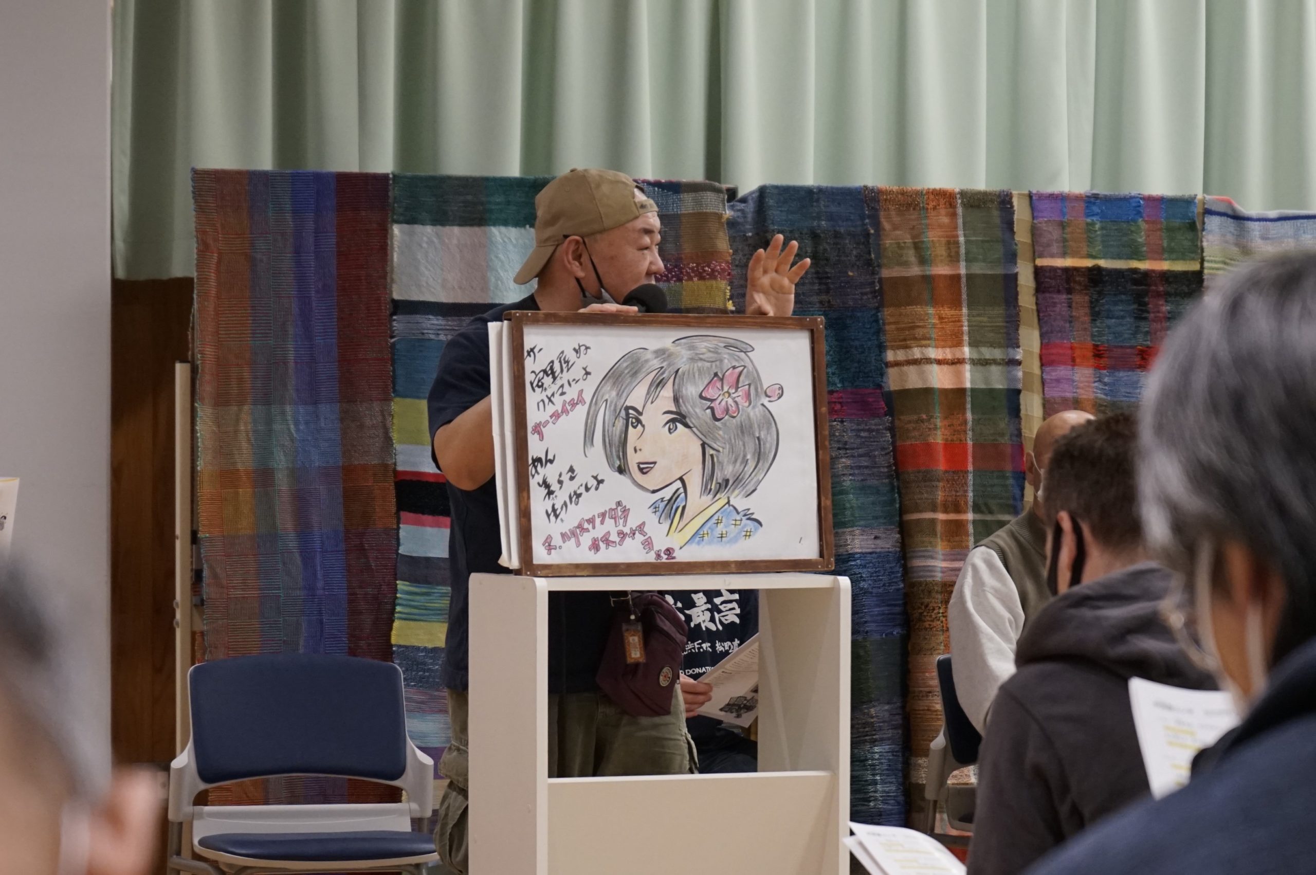 コンサート風景、安里屋ユンタ紙芝居。みんなで手拍子とお囃子