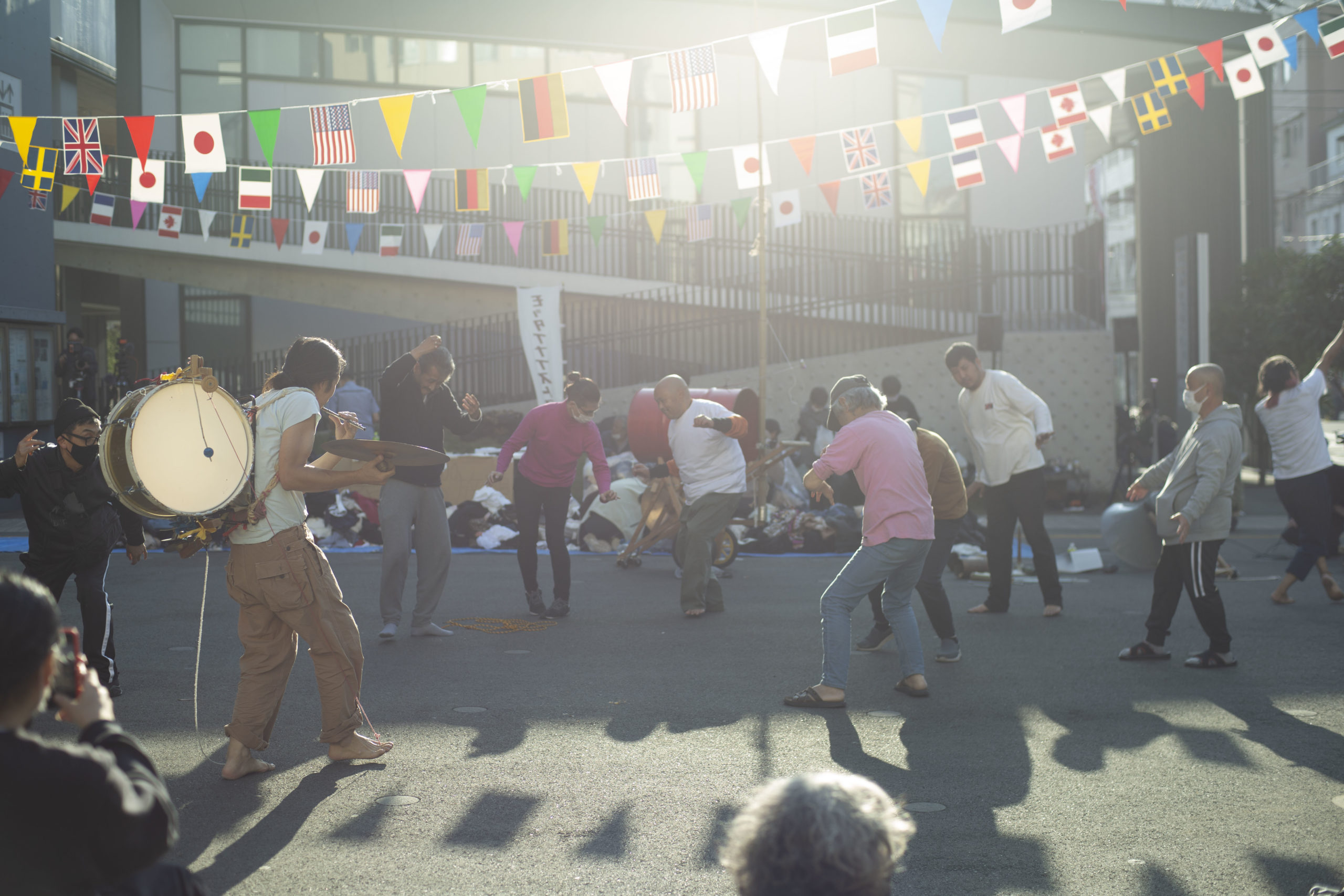 寿町パフォーマンス photo:荻原楽太郎