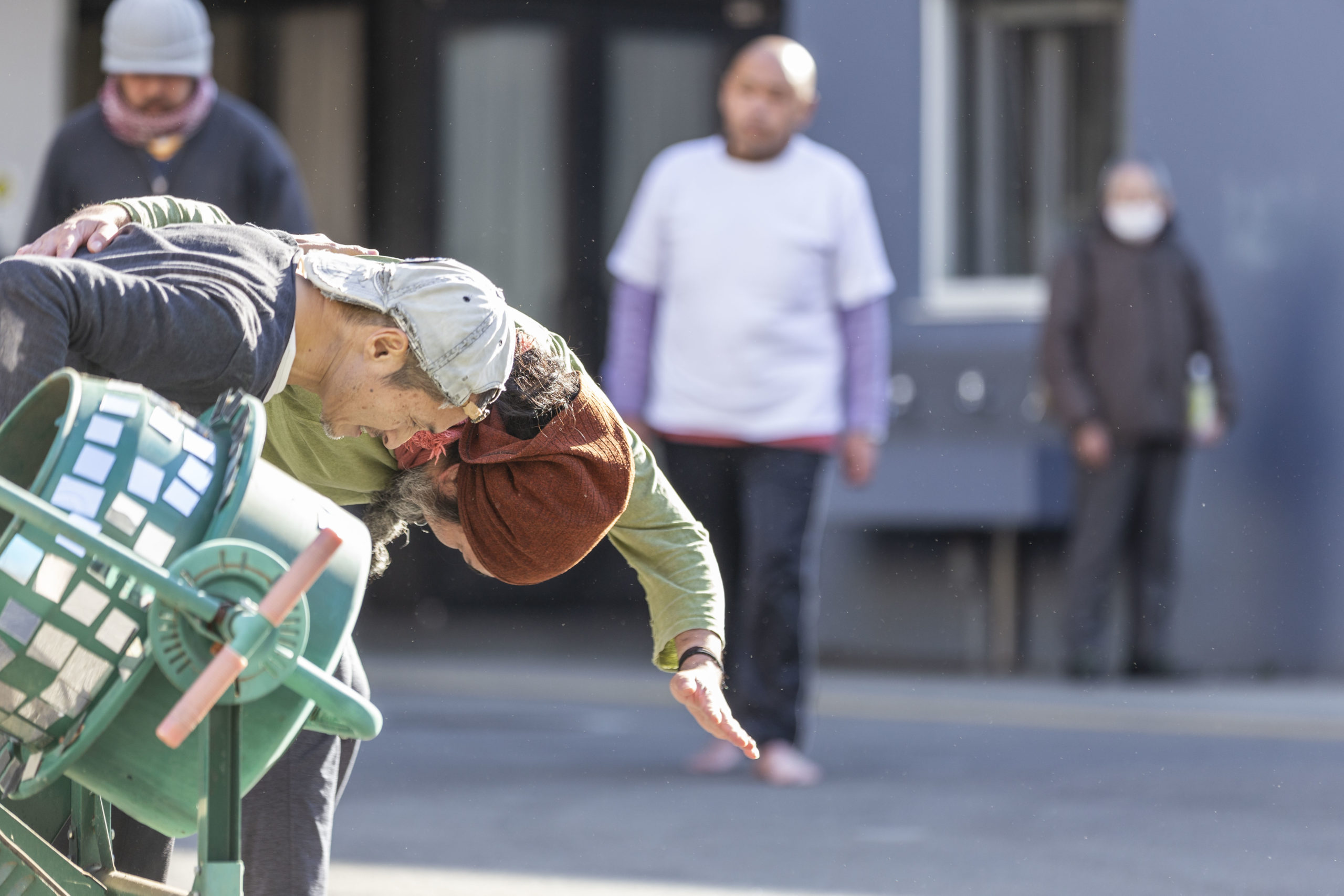 寿町パフォーマンス photo: 岡本千尋