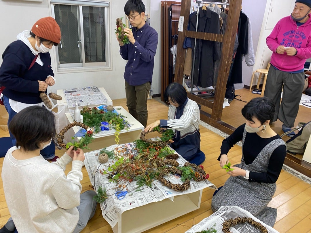 サツマイモのツルでＸmasリースづくり
