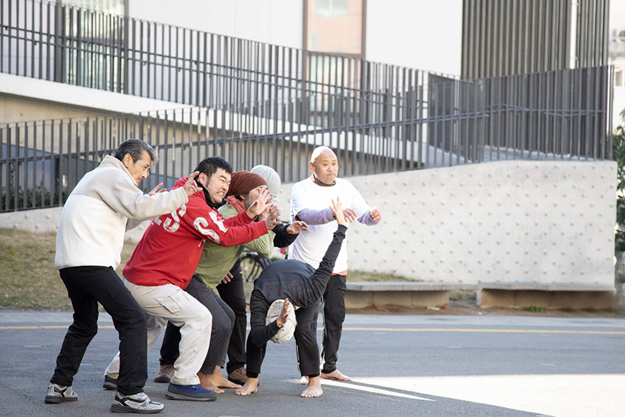 寿町パフォーマンス photo: 岡本千尋
