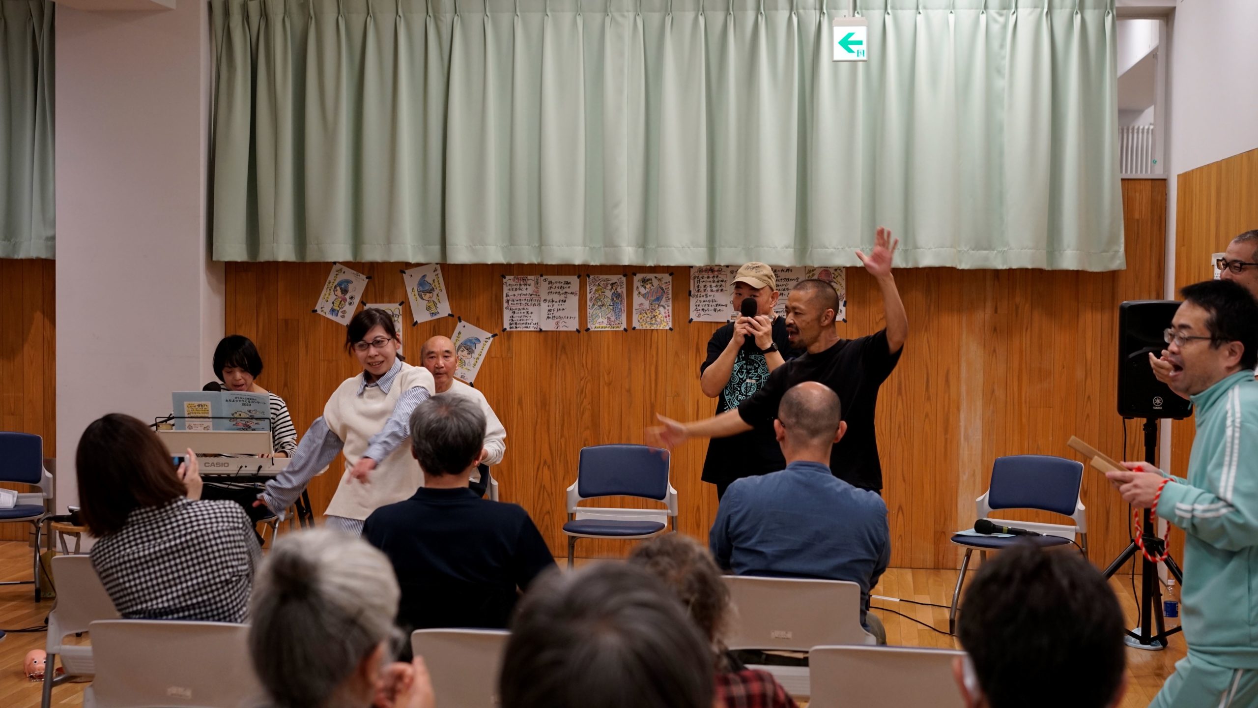 コンサートの様子、マイムマイムでダンス