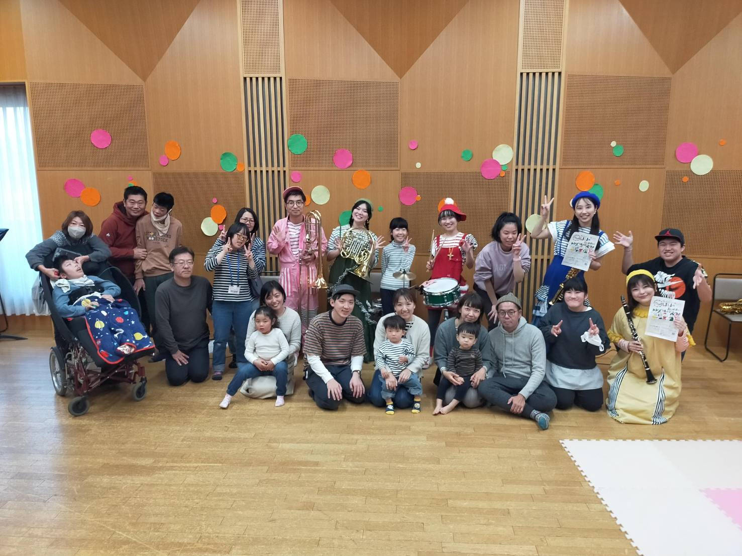 あおばりあふりーコンサート午後の部終了後の参加者との記念写真