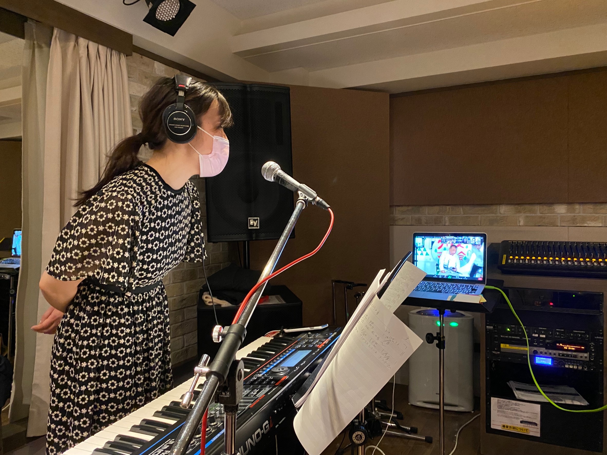 スタジオでの演奏風景