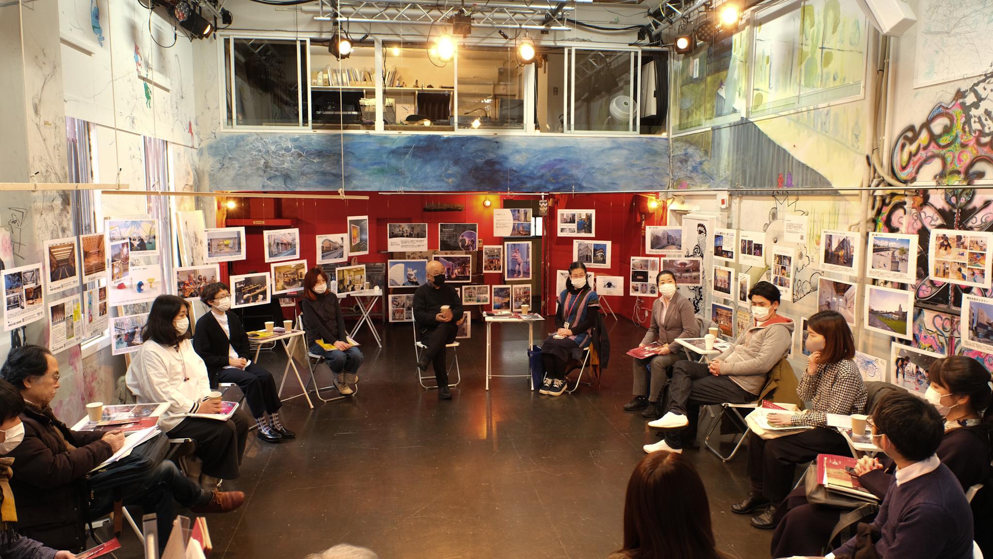 「火曜の井戸端会議拡大版」の様子