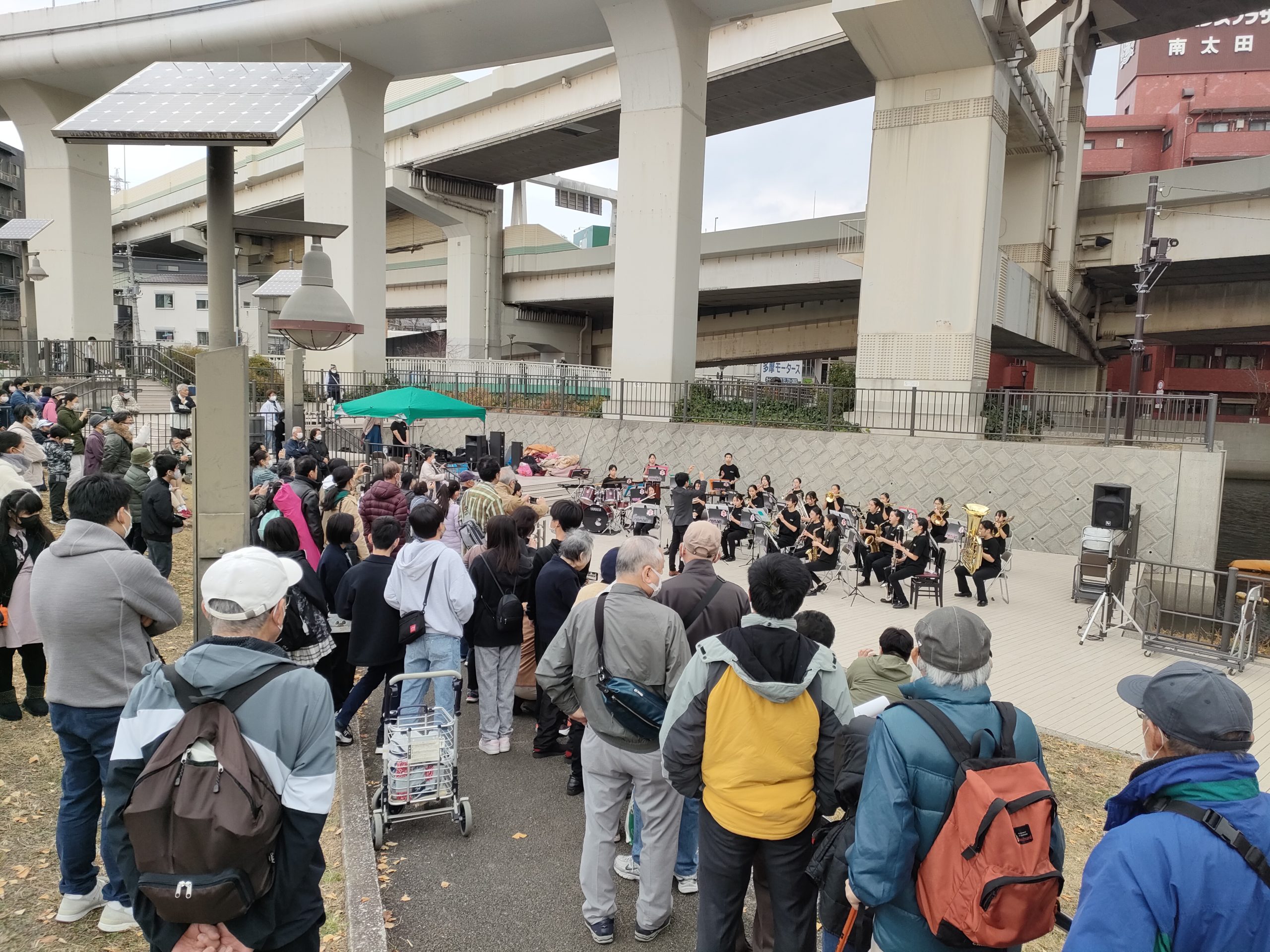 親水広場を使ったコンサート