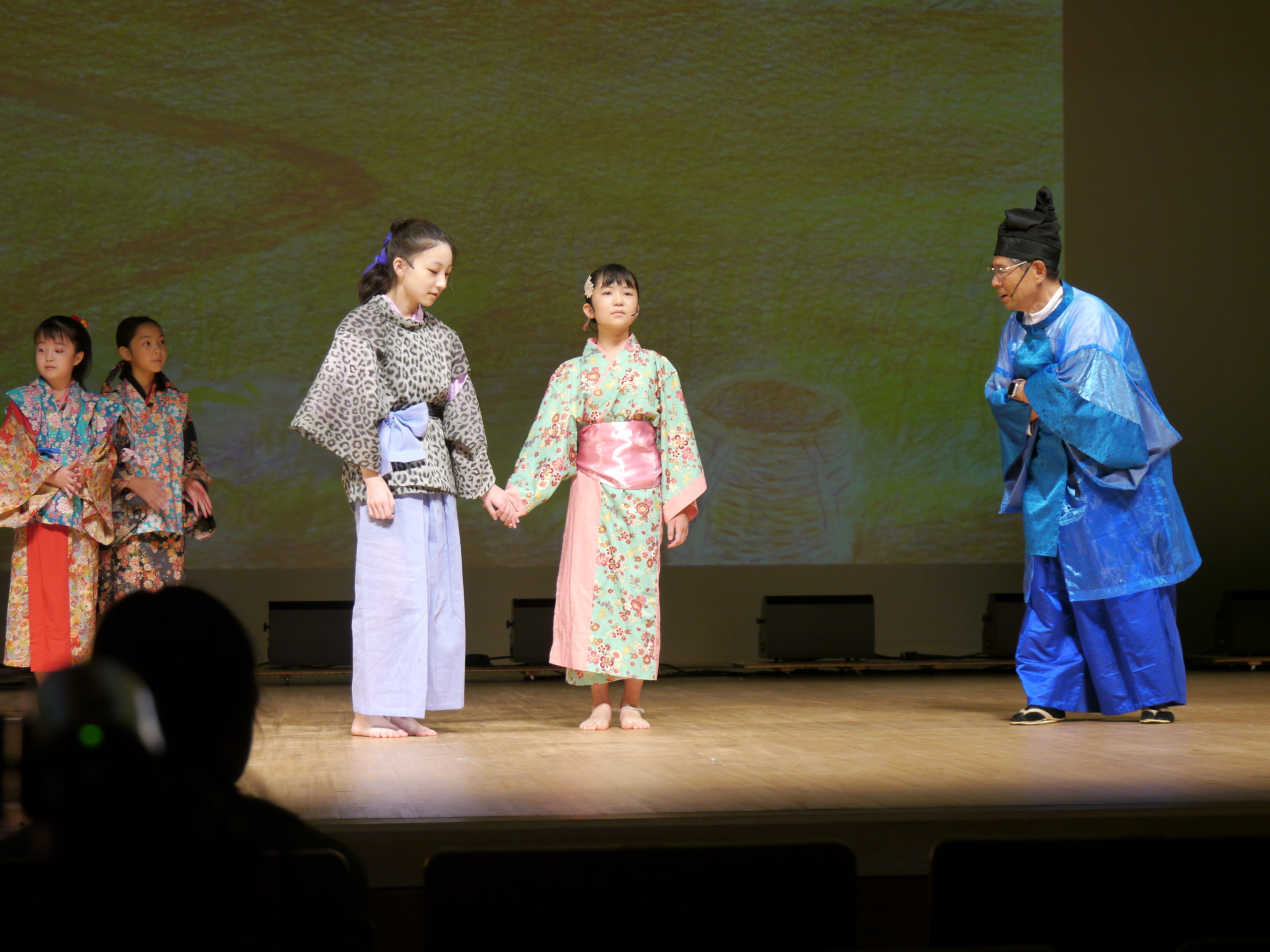 幼い蒲殿と亀の出会いのシーン