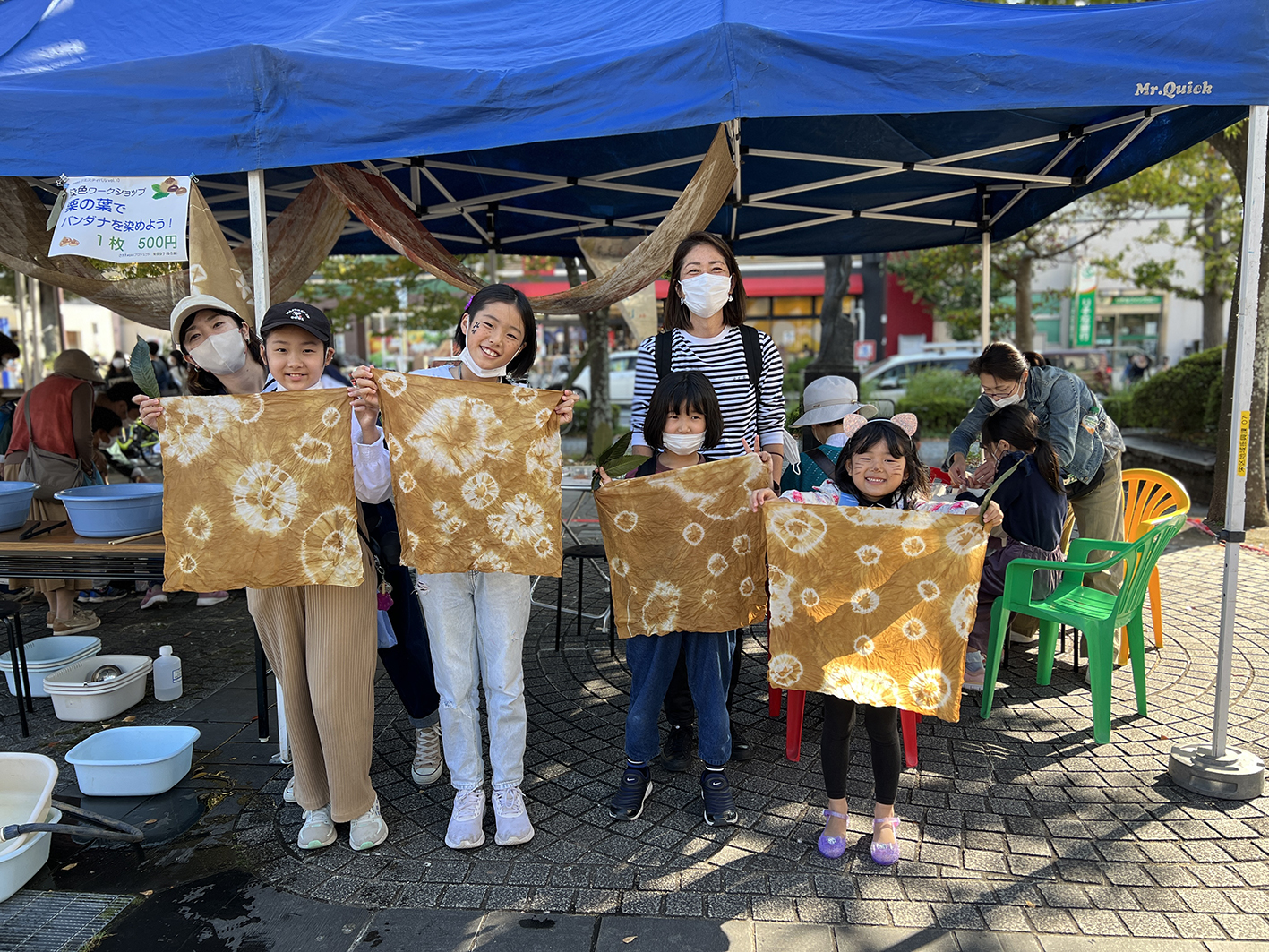 田谷洞窟の里山の栗林の栗の葉を使った染色ワークショップ