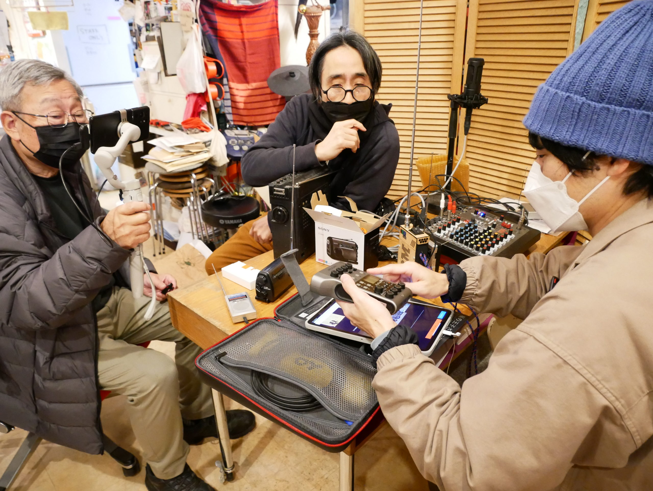 美術家毛原大樹＋ArtLabOva「ラジオについてあれこれ考える。」