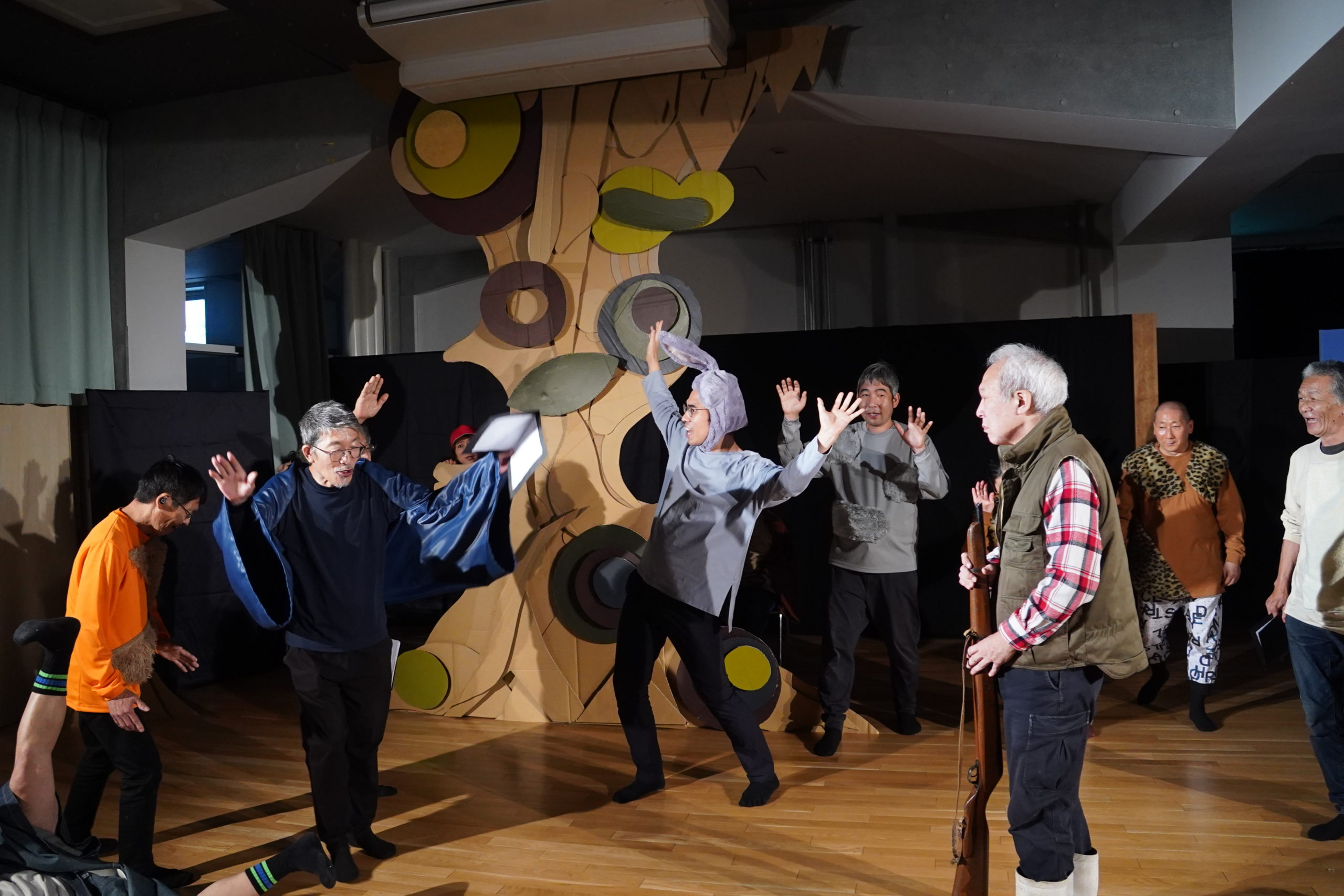 誰が羊を食べたのか？上演風景 photo: 金川晋吾