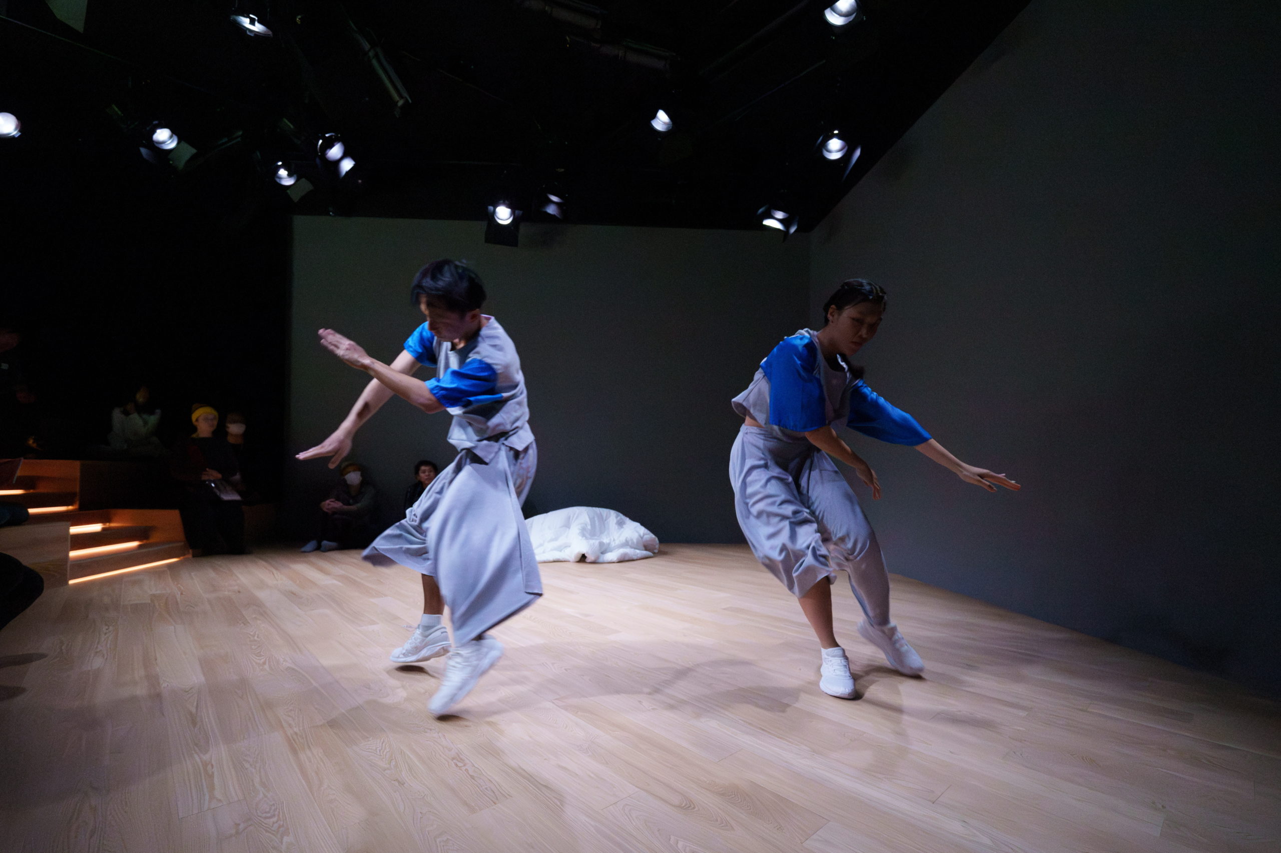 RAW Movesダンサー、マシューとオードリーがユニゾンを踊る Photo: 松本和幸