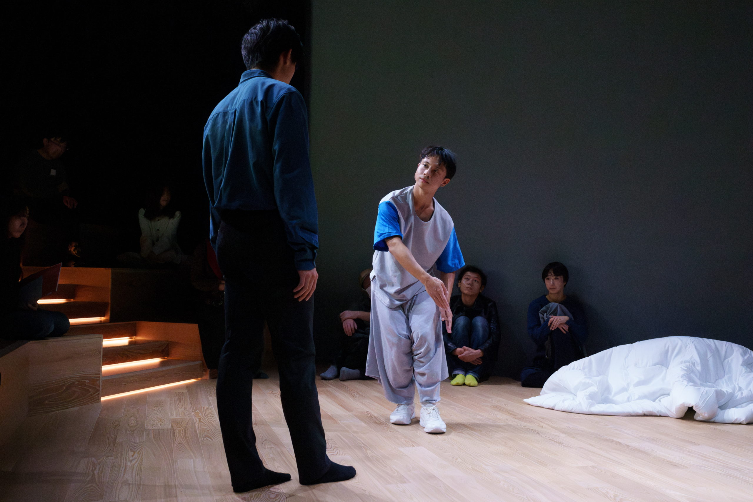 観客とダンサーが距離をはかる時間 Photo: 松本和幸